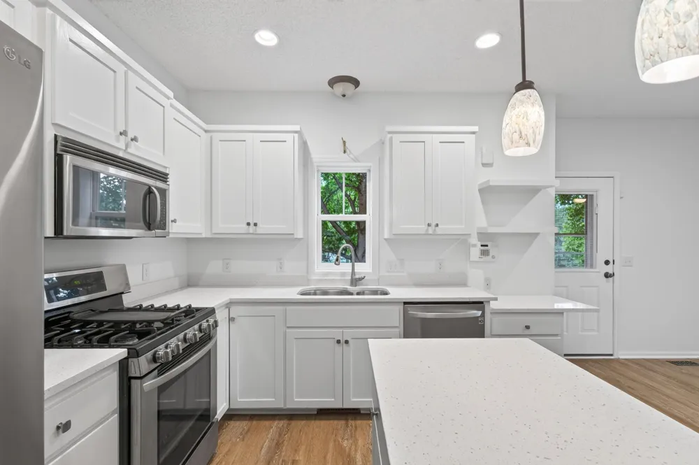 1548 Legacy Parkway E Maplewood, MN 55109