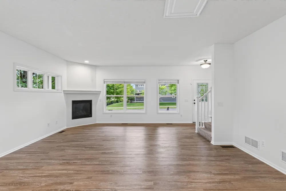 1548 Legacy Parkway E Maplewood, MN 55109
