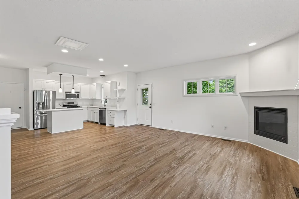 1548 Legacy Parkway E Maplewood, MN 55109