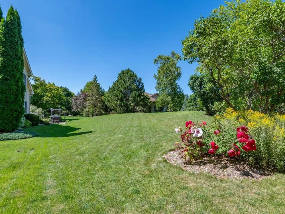733 Ashley Drive Chaska, MN 55318