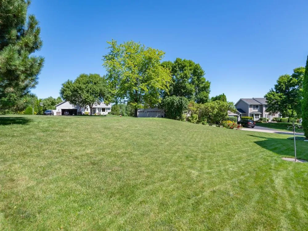 733 Ashley Drive Chaska, MN 55318