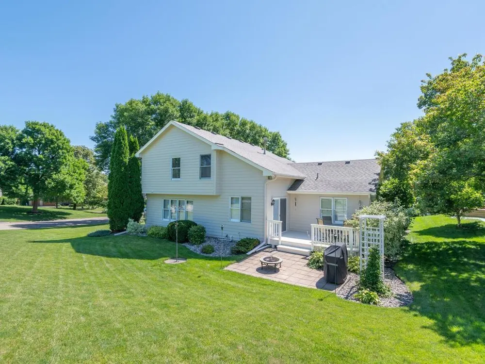 733 Ashley Drive Chaska, MN 55318