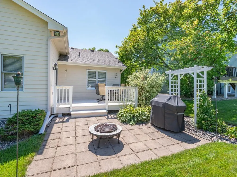 733 Ashley Drive Chaska, MN 55318