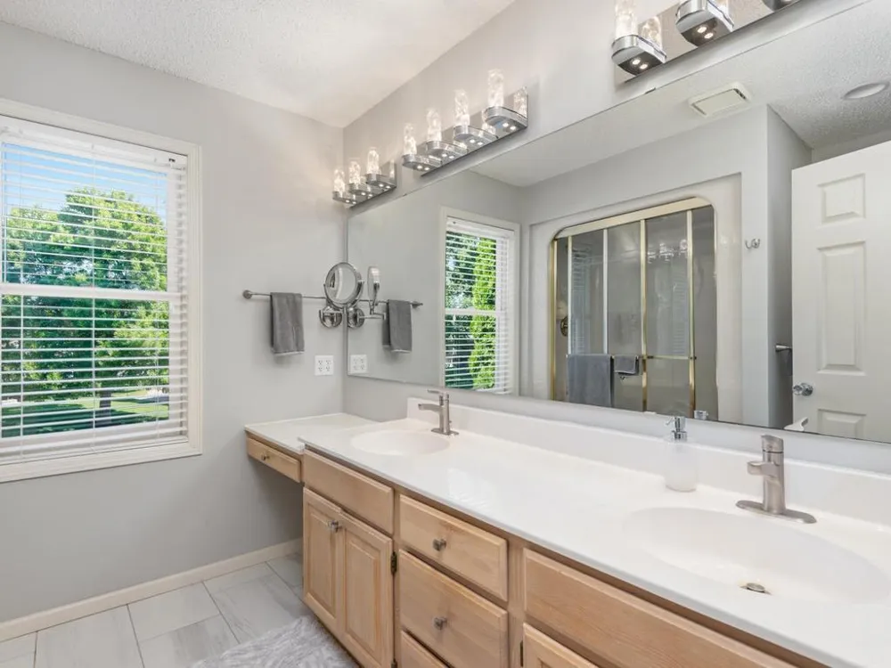 733 Ashley Drive Chaska, MN 55318