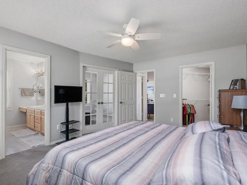 733 Ashley Drive Chaska, MN 55318