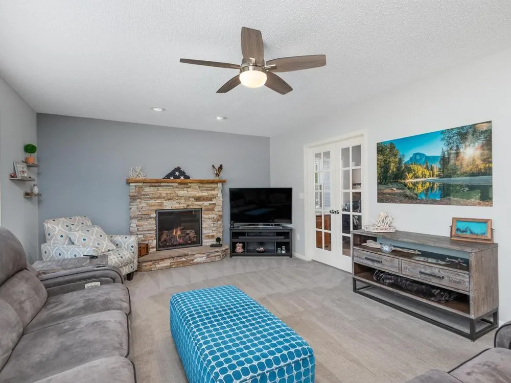 733 Ashley Drive Chaska, MN 55318