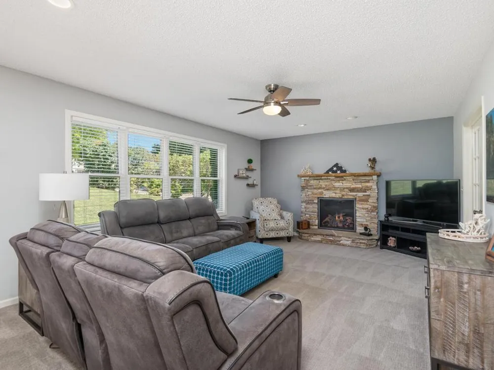 733 Ashley Drive Chaska, MN 55318