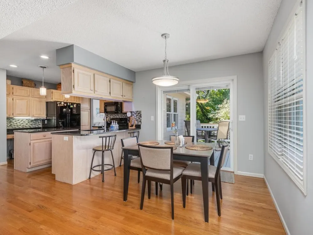 733 Ashley Drive Chaska, MN 55318