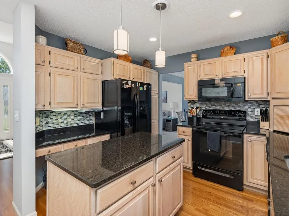 733 Ashley Drive Chaska, MN 55318