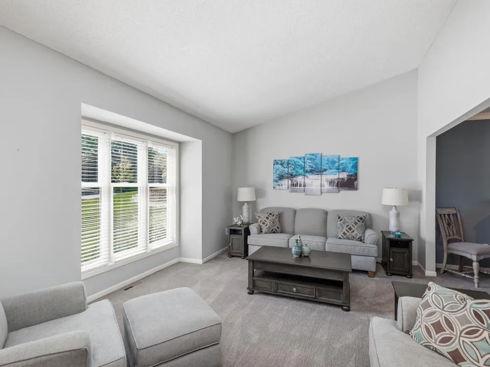 733 Ashley Drive Chaska, MN 55318
