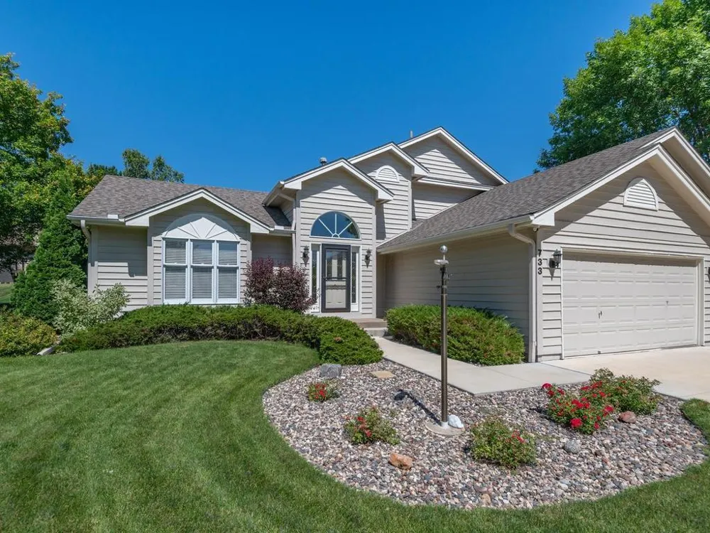 733 Ashley Drive Chaska, MN 55318