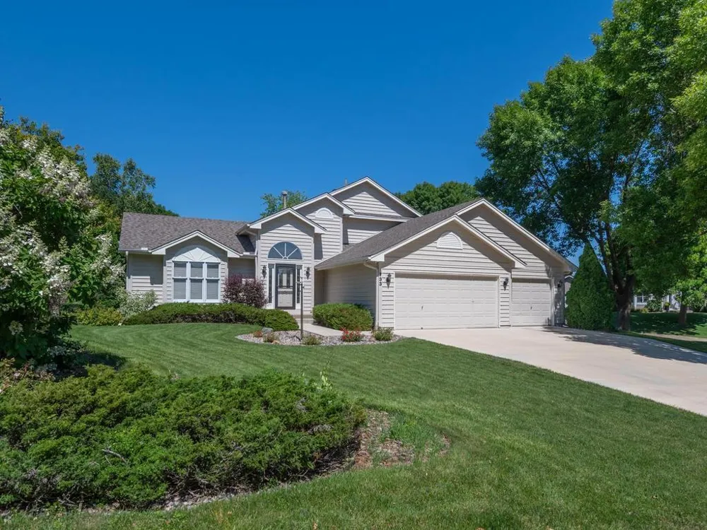 733 Ashley Drive Chaska, MN 55318