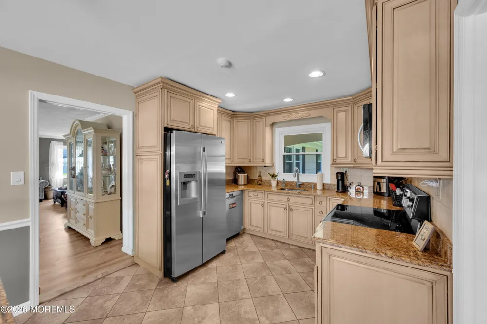 25 Ryan Road Manalapan, NJ 07726