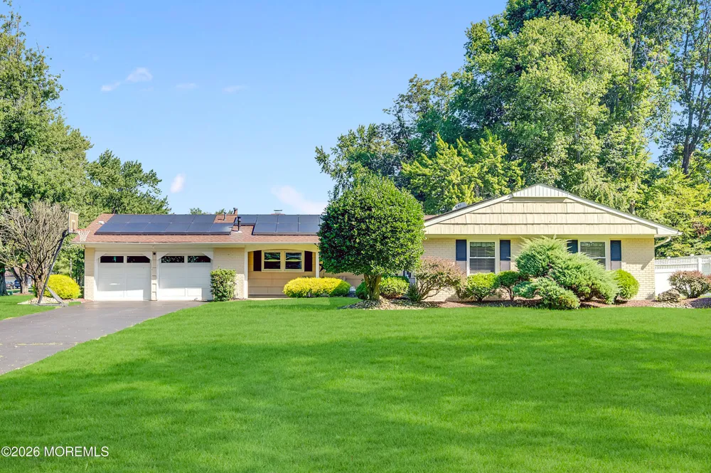 25 Ryan Road Manalapan, NJ 07726