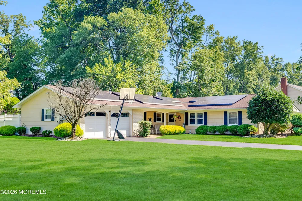 25 Ryan Road Manalapan, NJ 07726