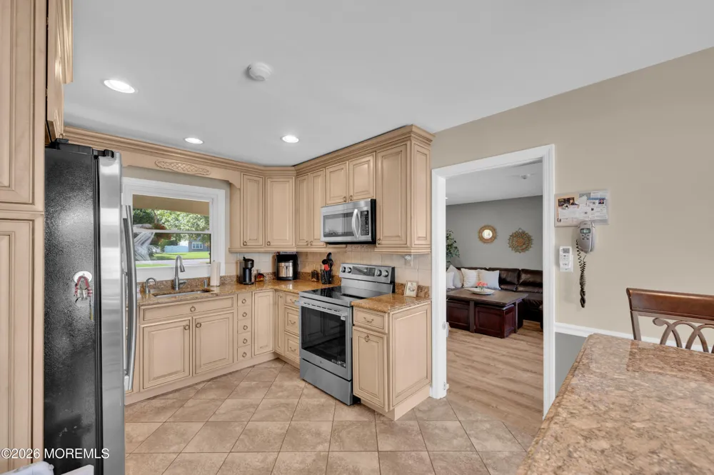 25 Ryan Road Manalapan, NJ 07726