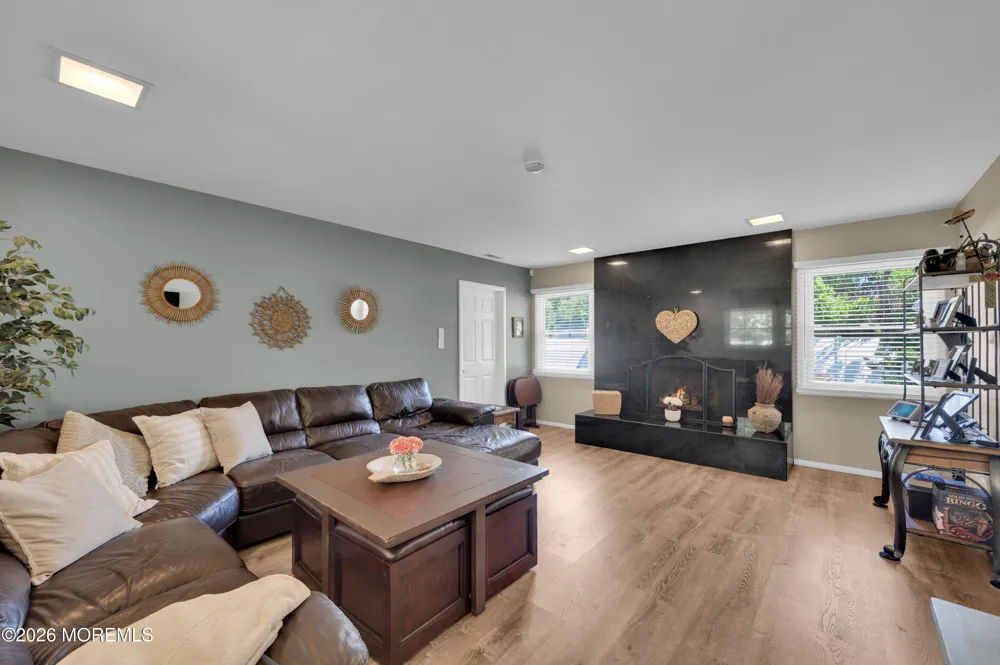 25 Ryan Road Manalapan, NJ 07726