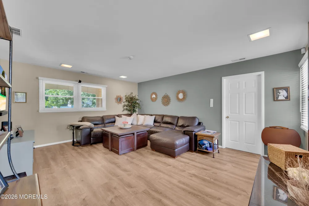 25 Ryan Road Manalapan, NJ 07726