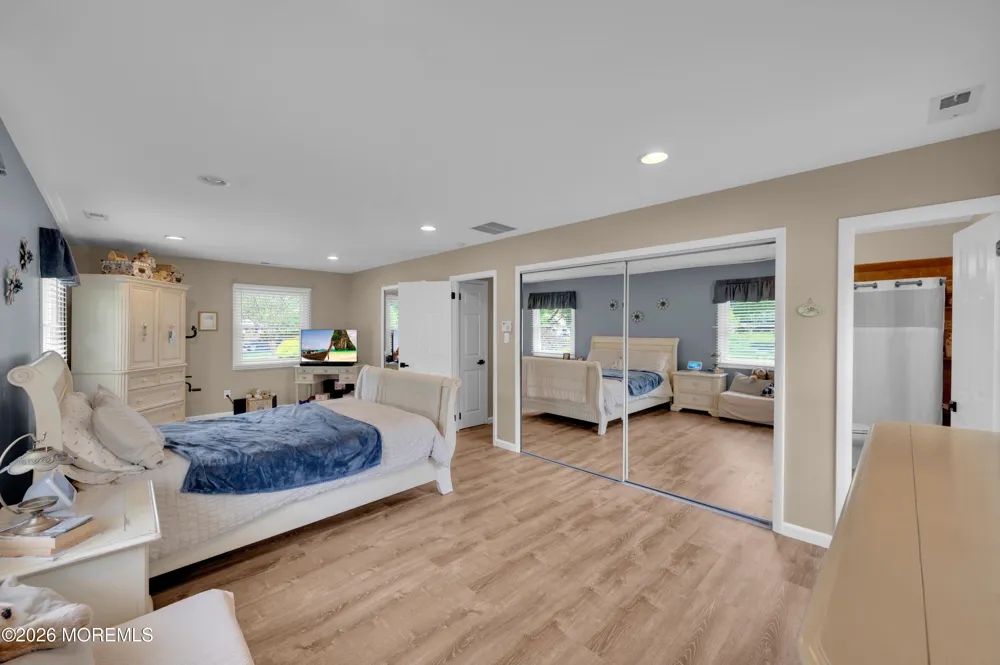25 Ryan Road Manalapan, NJ 07726