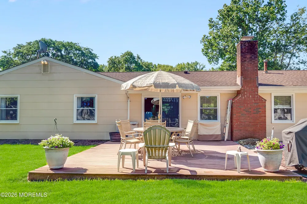 25 Ryan Road Manalapan, NJ 07726