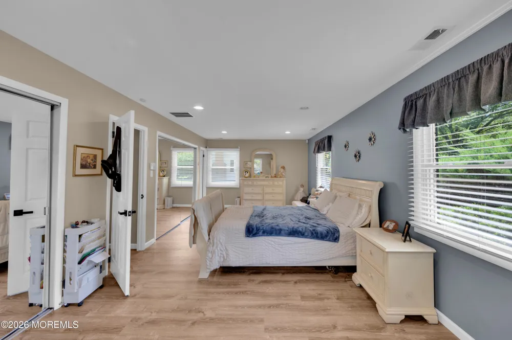 25 Ryan Road Manalapan, NJ 07726