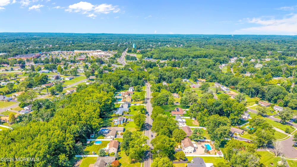 25 Ryan Road Manalapan, NJ 07726