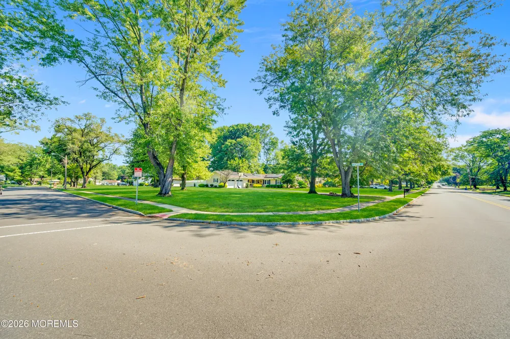 25 Ryan Road Manalapan, NJ 07726