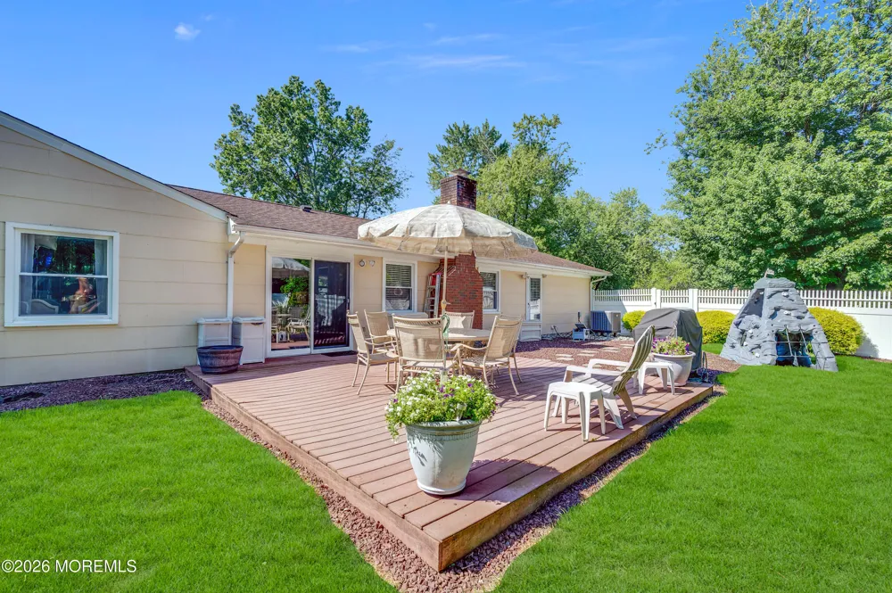 25 Ryan Road Manalapan, NJ 07726