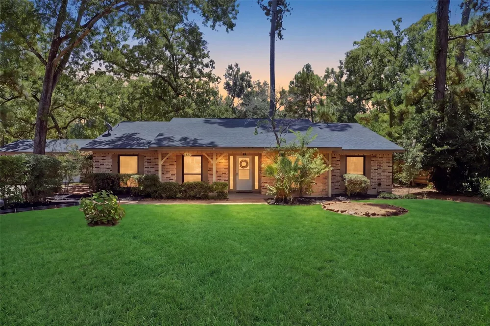 1327 Castle Hill Trail Kingwood, TX 77339