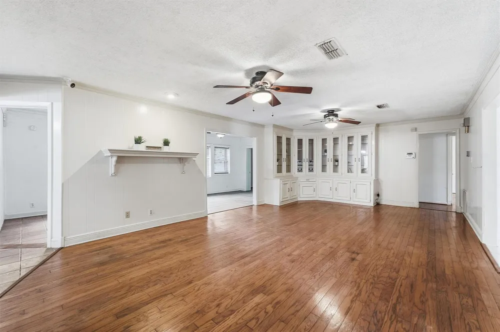 1327 Castle Hill Trail Kingwood, TX 77339