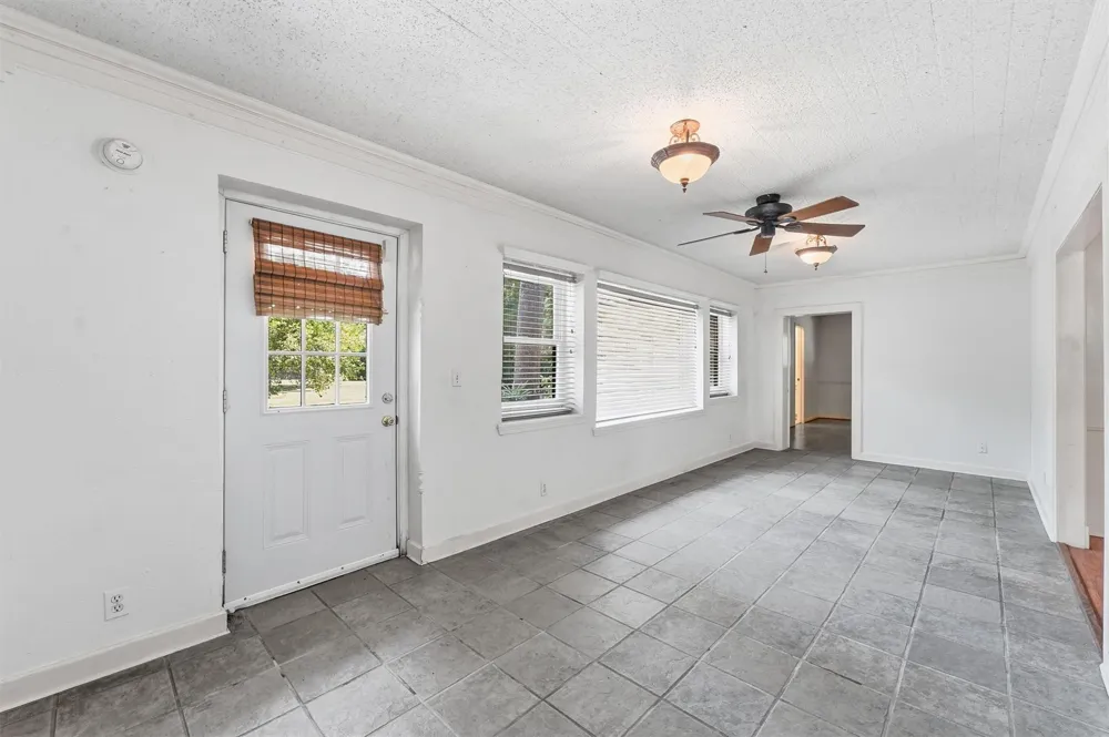 1327 Castle Hill Trail Kingwood, TX 77339