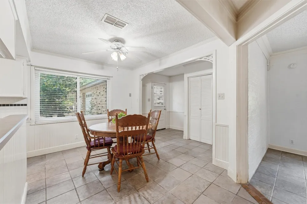 1327 Castle Hill Trail Kingwood, TX 77339