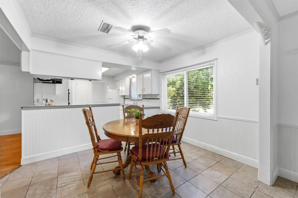 1327 Castle Hill Trail Kingwood, TX 77339