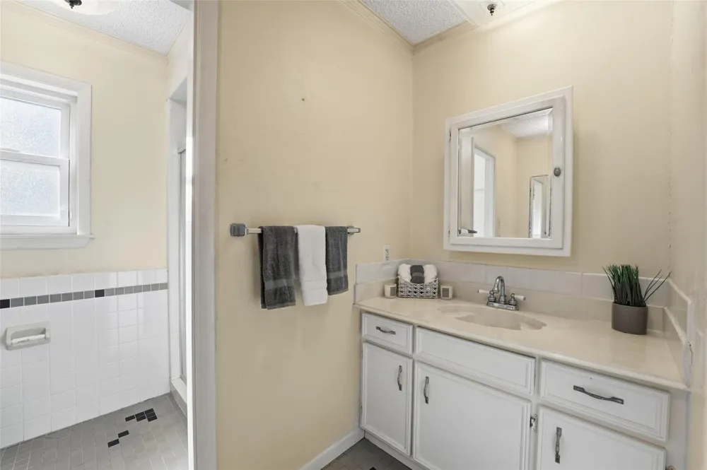 1327 Castle Hill Trail Kingwood, TX 77339