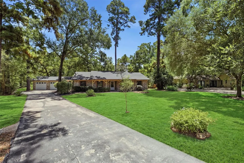 1327 Castle Hill Trail Kingwood, TX 77339