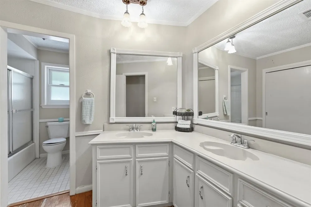 1327 Castle Hill Trail Kingwood, TX 77339