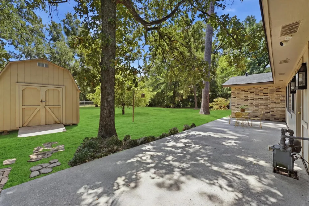 1327 Castle Hill Trail Kingwood, TX 77339