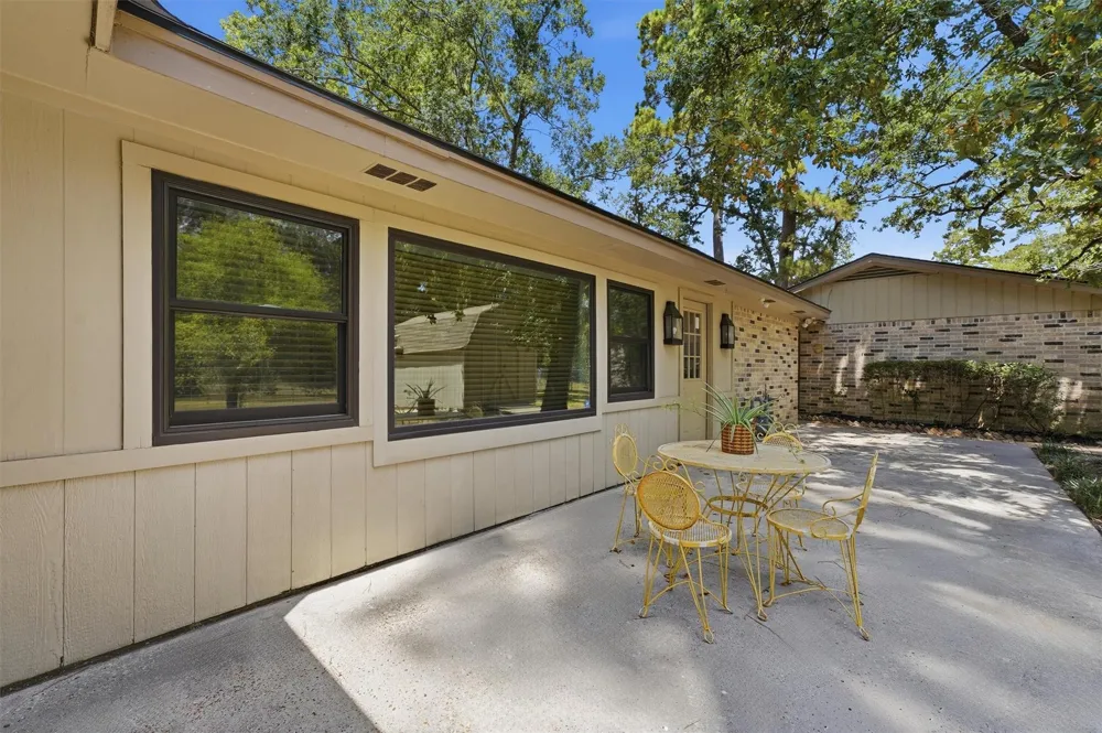 1327 Castle Hill Trail Kingwood, TX 77339