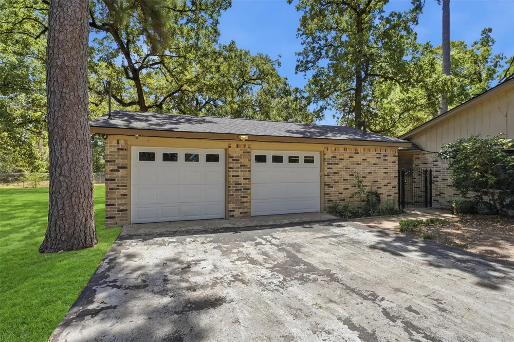 1327 Castle Hill Trail Kingwood, TX 77339