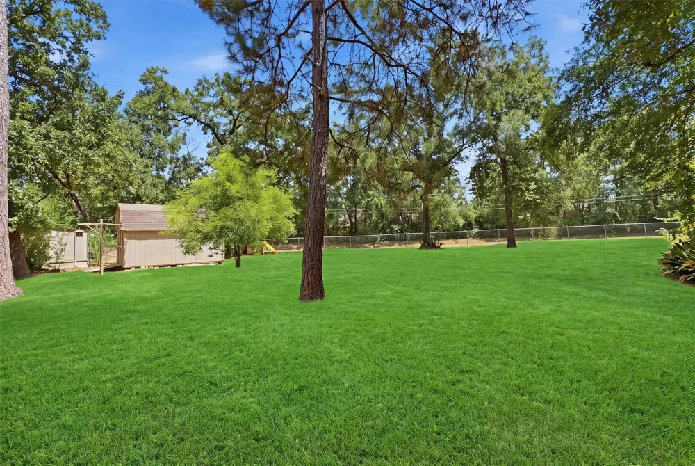 1327 Castle Hill Trail Kingwood, TX 77339