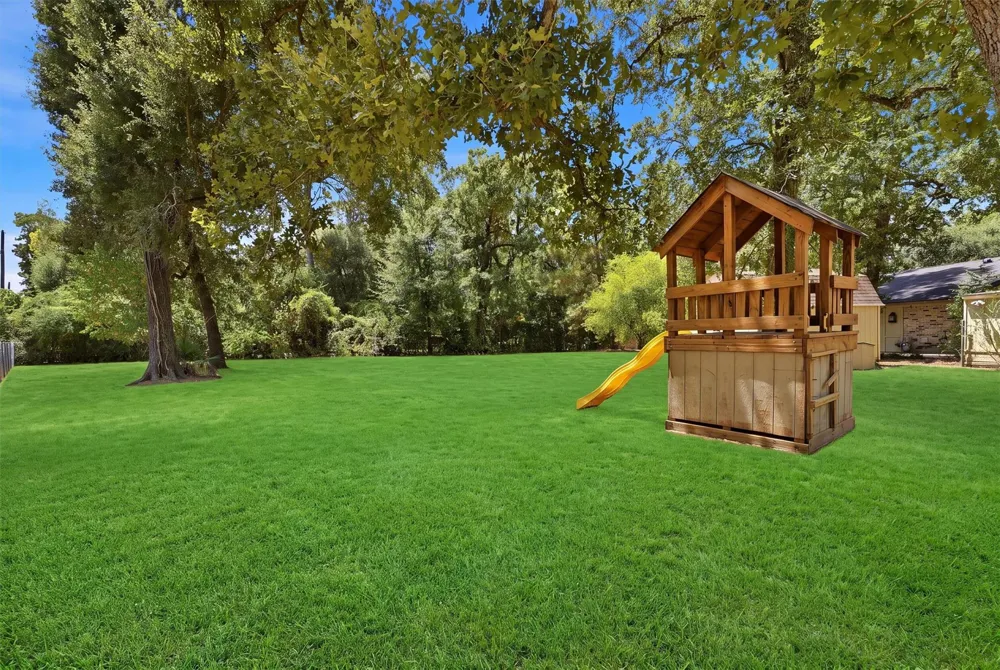 1327 Castle Hill Trail Kingwood, TX 77339