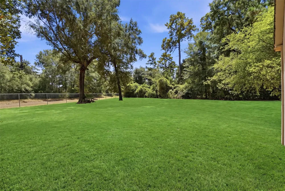 1327 Castle Hill Trail Kingwood, TX 77339
