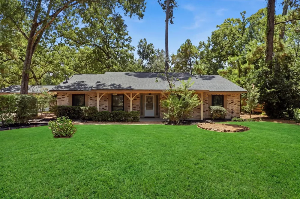 1327 Castle Hill Trail Kingwood, TX 77339