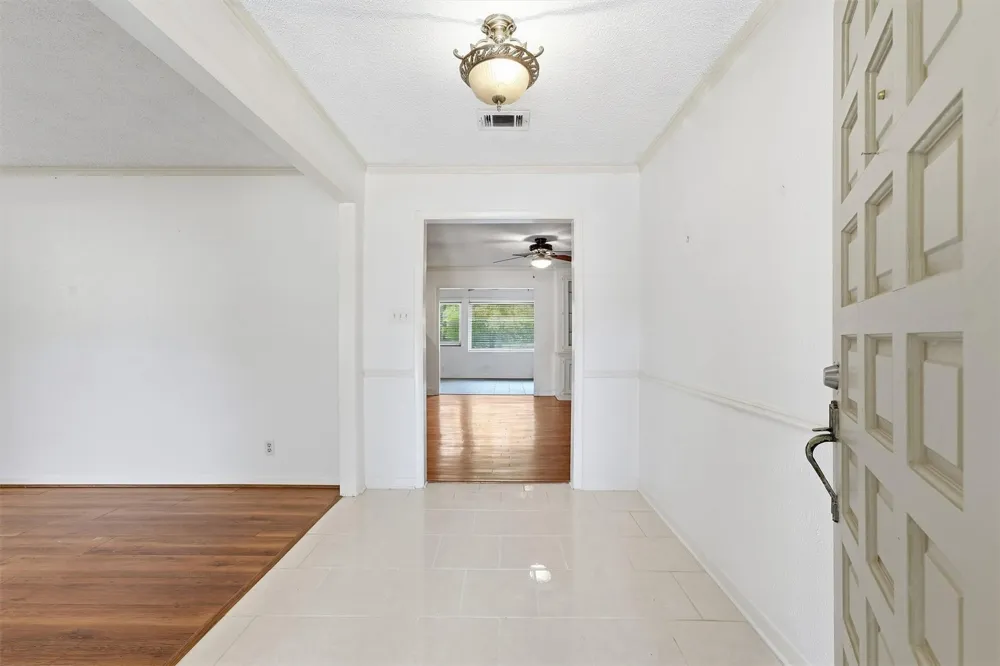 1327 Castle Hill Trail Kingwood, TX 77339