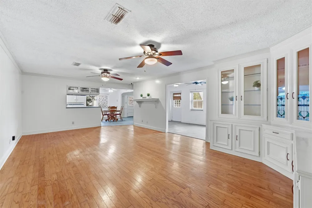 1327 Castle Hill Trail Kingwood, TX 77339