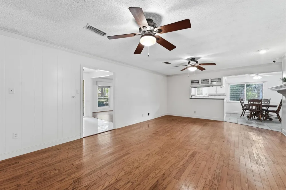 1327 Castle Hill Trail Kingwood, TX 77339