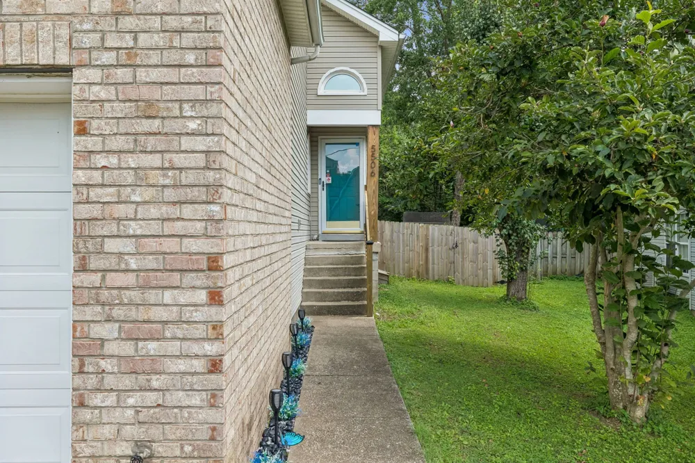 5506 Knollcrest Hermitage, TN 37076