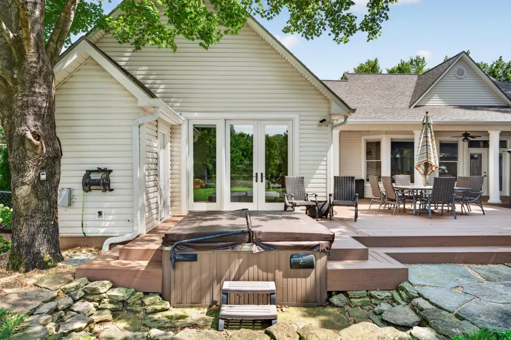 186 Lakeview Cove Drive Loudon, TN 37774