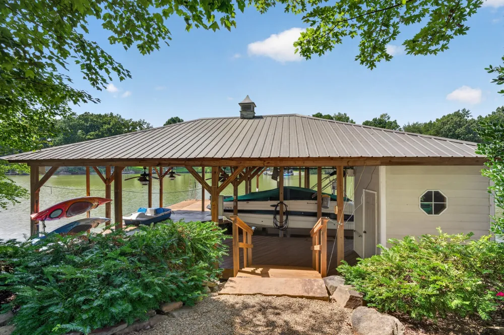 186 Lakeview Cove Drive Loudon, TN 37774