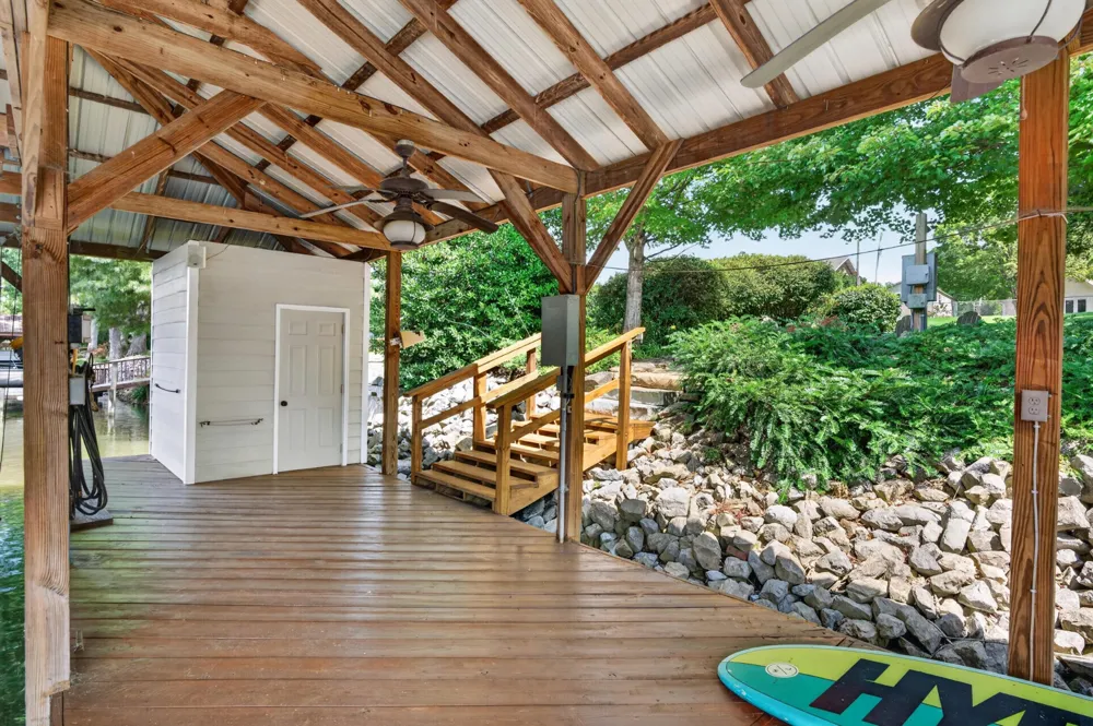 186 Lakeview Cove Drive Loudon, TN 37774